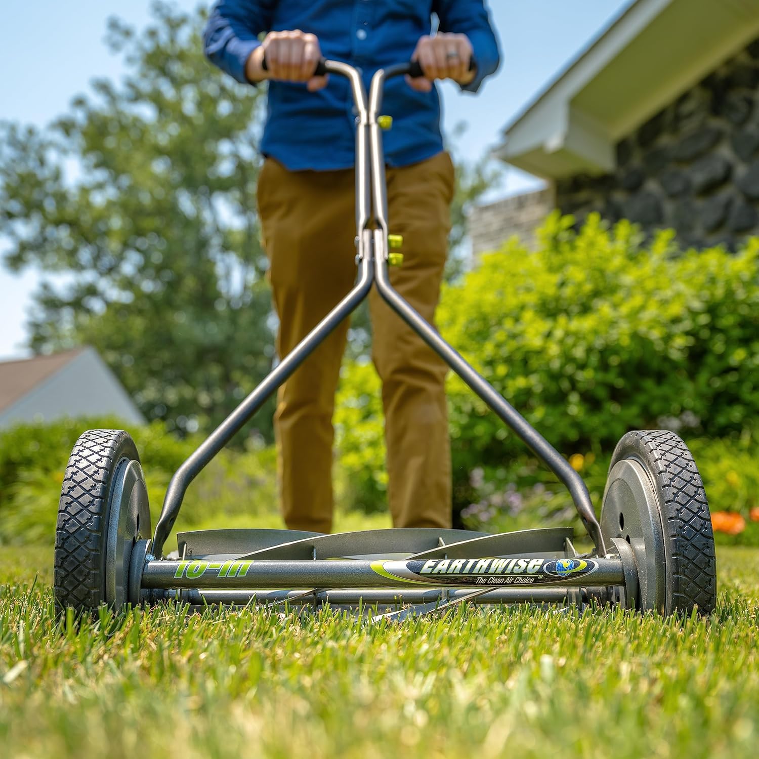 Earthwise 16-Inch 7-Blade Push Reel Lawn Mower with Grass Catcher Bundle W494216