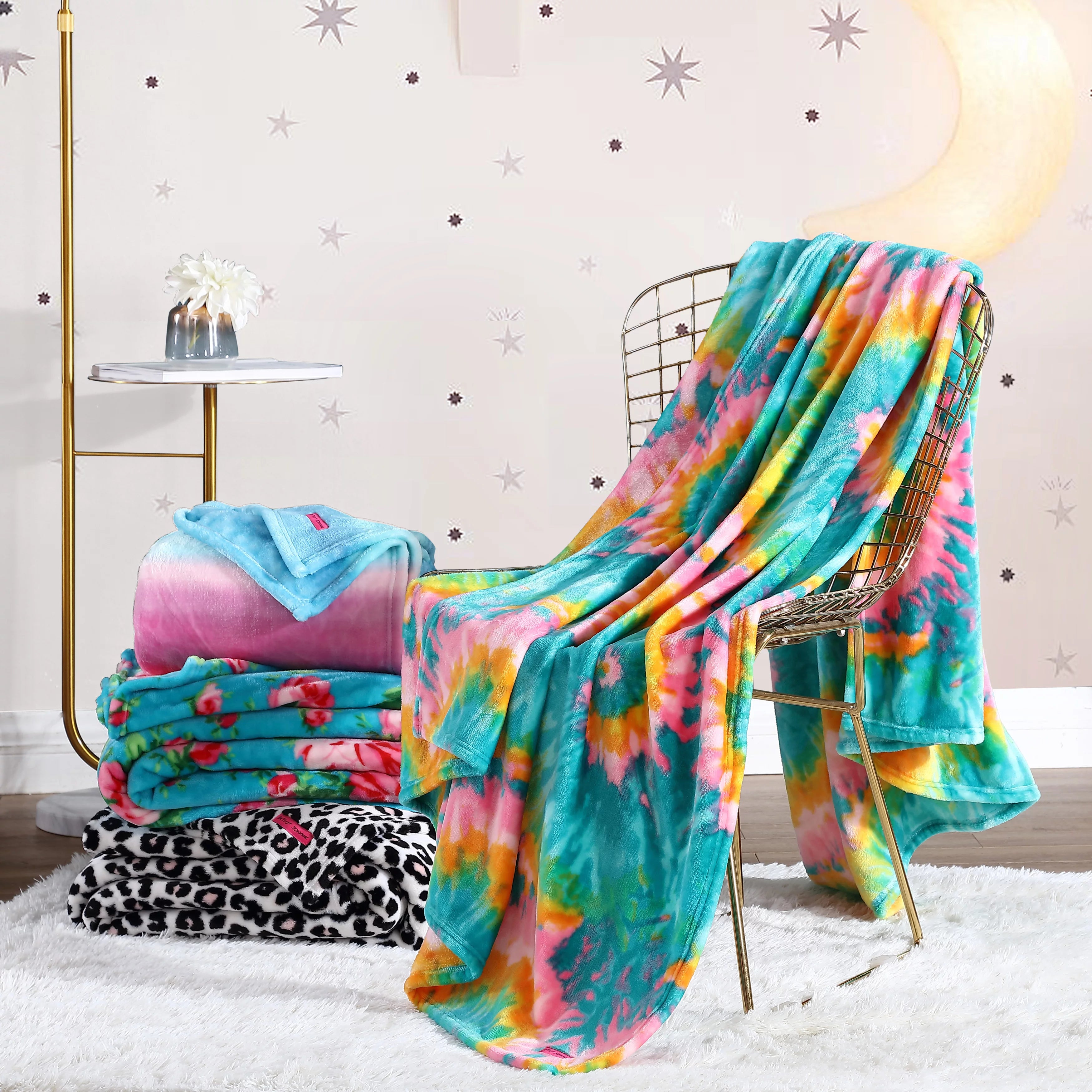 Betsey Johnson Pretty Floral Black Ultra Soft Plush Twin Blanket M25119