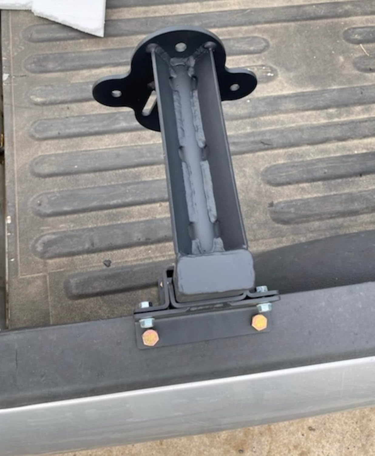Universal 4x4 Bed Mounted Spare Tire Carrier Q571683