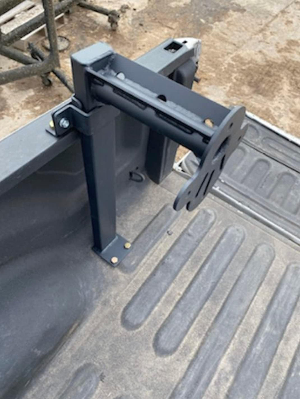 Universal 4x4 Bed Mounted Spare Tire Carrier Q571683