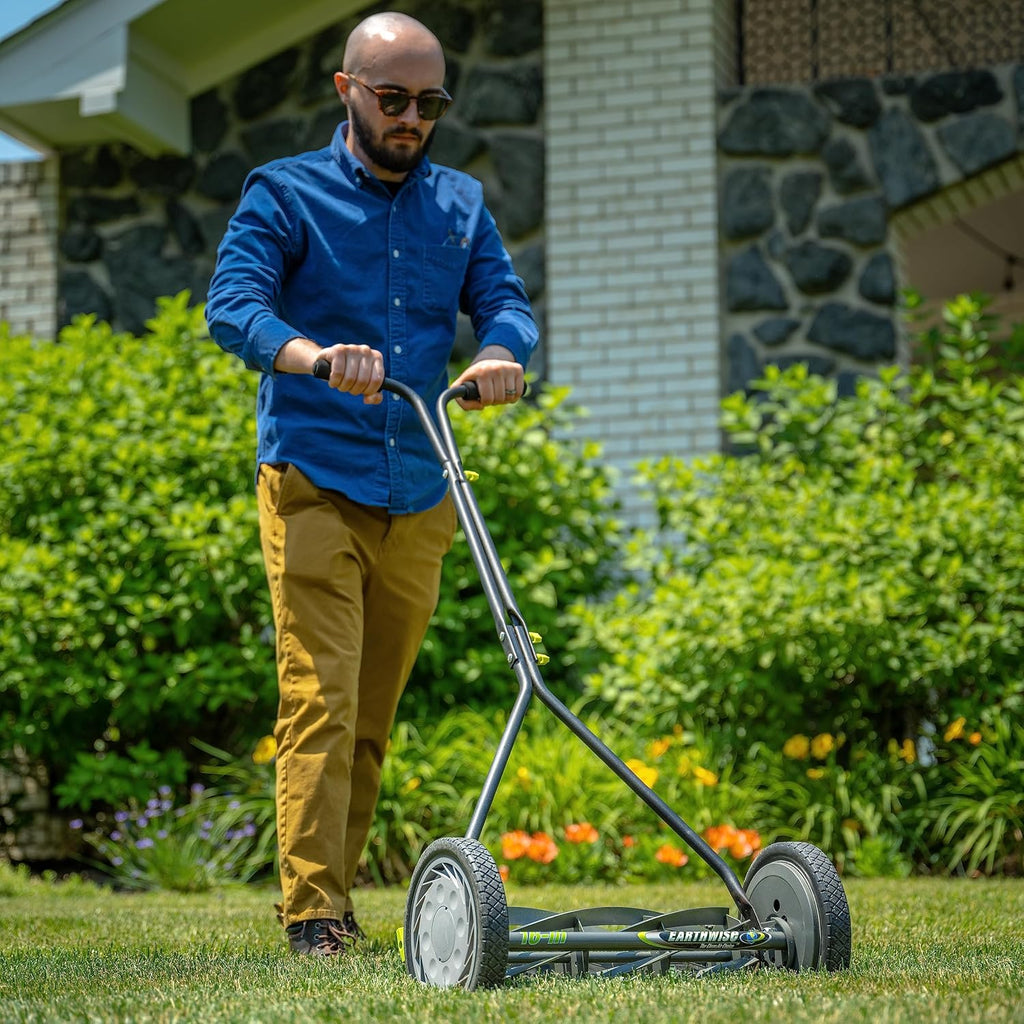 Earthwise 16-Inch 7-Blade Push Reel Lawn Mower with Grass Catcher Bundle W494216